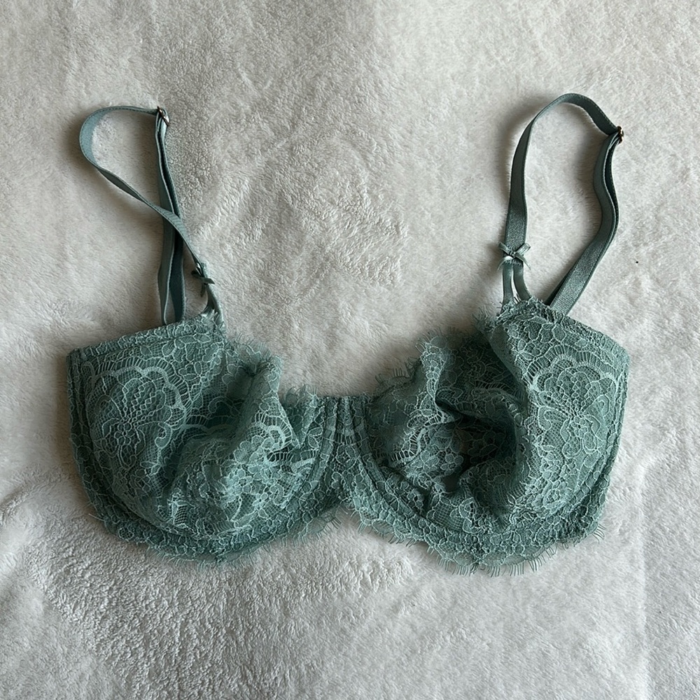 Victoria’s Secret Dream Angels Unlined Lace Balconette Bra